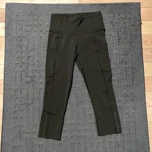 LULULEMON HR CROP TIGHT - SIZE 4 - MILITARY GREEN - LIKE NEW